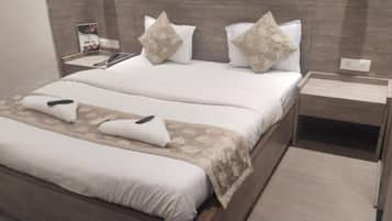 Deluxe Double Room, City View | Desk, laptop workspace, free WiFi