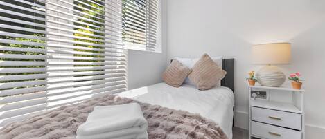 1 habitación, tabla de planchar con plancha, wifi gratis y ropa de cama