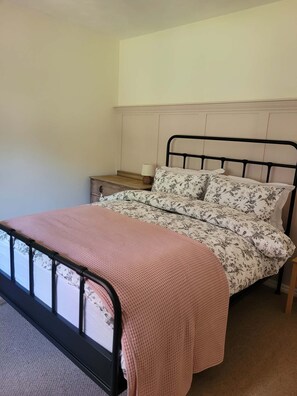 2 bedrooms, travel crib, WiFi (free), bed sheets - Brent Top Holiday Let Penrith Cumbria (Penrith)