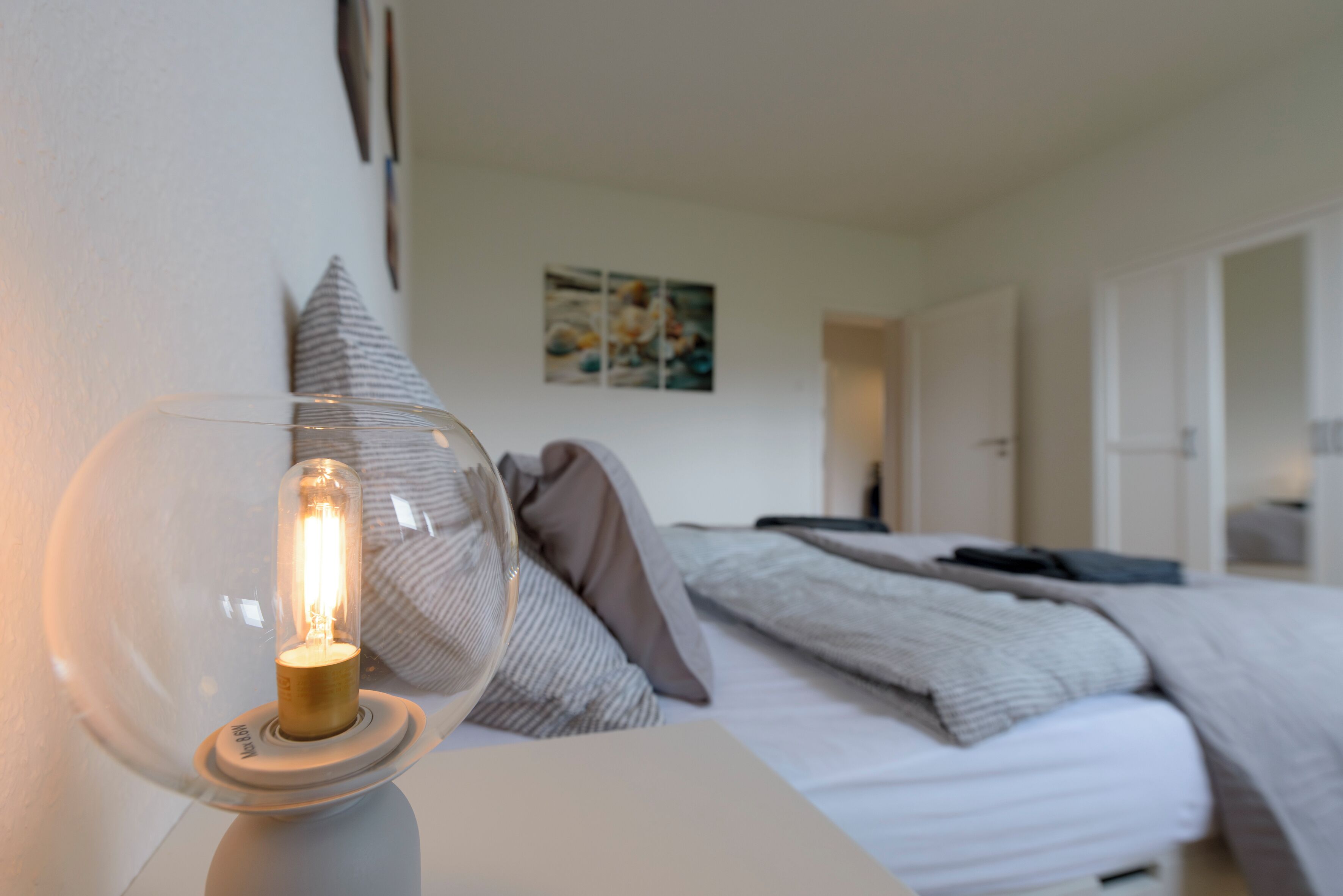 2 Schlafzimmer, Schreibtisch, Bügeleisen/Bügelbrett, Reisekinderbett