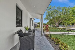 Terrace/patio - Modern 4BR Retreat with Game Room, BBQ & Parking for 10 (Opa-locka)