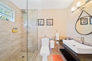 Shared Dormitory, 1 Bedroom, Terrace, Pool View | Bathroom - Room-hidden Gem The Serenity - by Zenbre (Inch Marlowe)