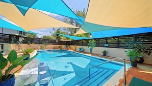 Dormitório compartilhado, 1 quarto, terraço, vista para a piscina | Piscina | Piscina externa