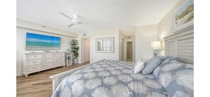 Room - Waterfront, Sunrise Sunset Views Airy Corner Unit, Gym, Heated Pool Free Parking (St. Petersburg)