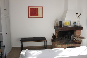 Interior - HOUSE OF CONSOLATION Small villa adjacent to the Temple of Consolation (Todi)