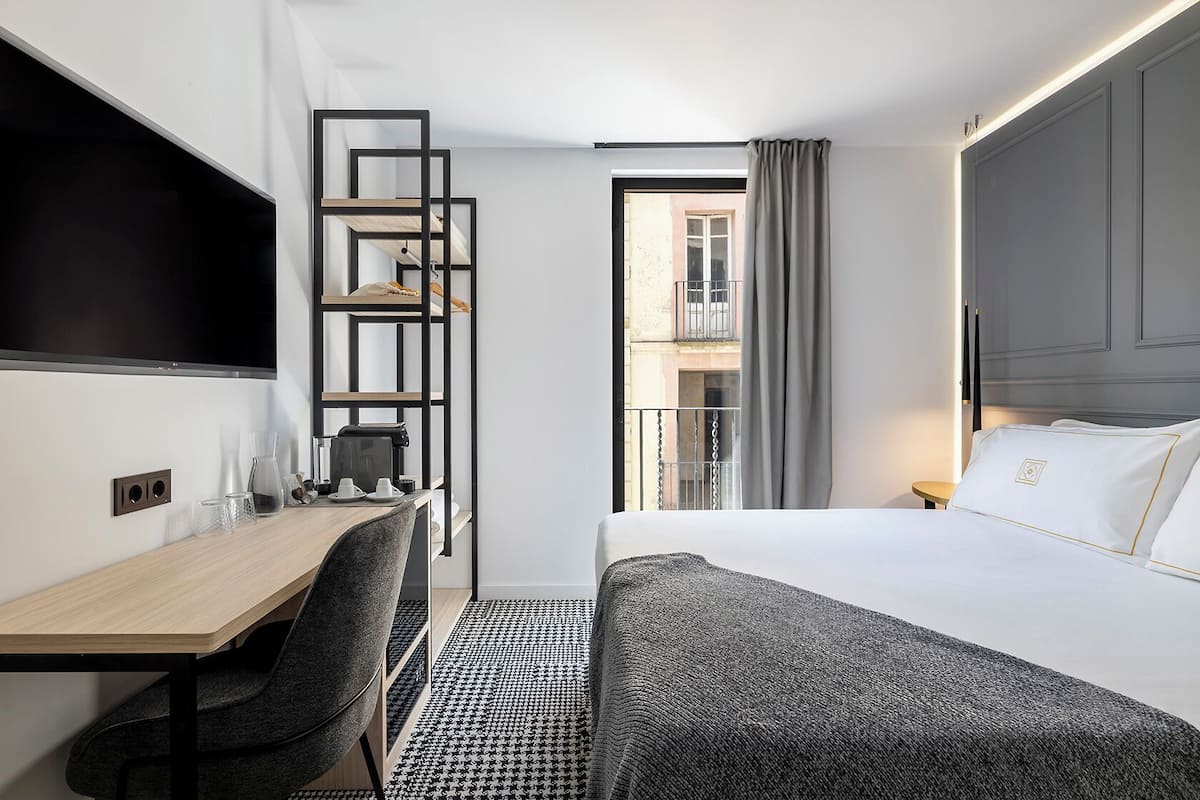 Comfort Double Room | In-room safe, desk, laptop workspace, blackout drapes