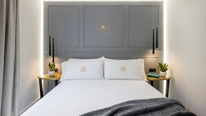 Habitación Confort doble | Ropa de cama de alta calidad, colchones viscoelásticos, caja fuerte