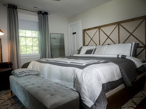 A bedroom with a large bed, a bench, a wardrobe, and a window with curtains. - Quiet Forest Hill/Restaurant/James River/Byrd Park (City of Richmond)