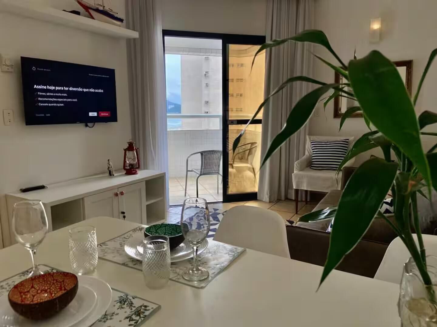 Deluxe Apartment, Balcony, City View | Dining