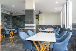 Dining - Zipp Lite Ballari Leela Hotel & Banquets (Ballari)