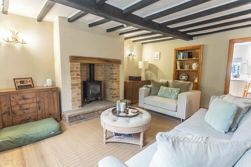 NEW! Cosy Stone Cottage With Free Parking & Wifi