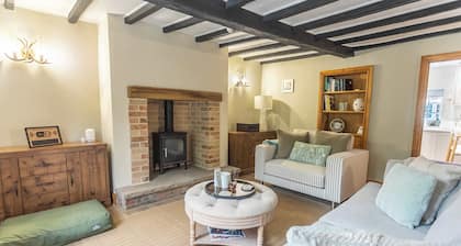 NEW! Cosy Stone Cottage With Free Parking & Wifi
