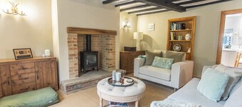NEW! Cosy Stone Cottage With Free Parking & Wifi