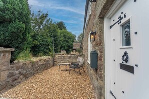 Terrace/patio - NEW! Cosy Stone Cottage With Free Parking & Wifi (Knaresborough)