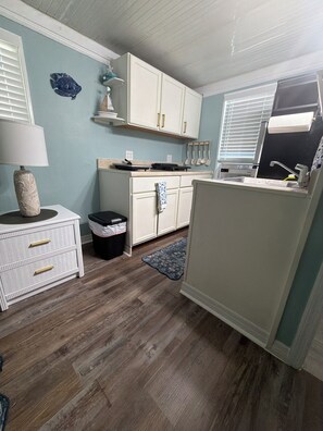 Bathroom - Peaceful apartment with AC in peaceful Homosassa with boat parking on premises. (Homosassa)