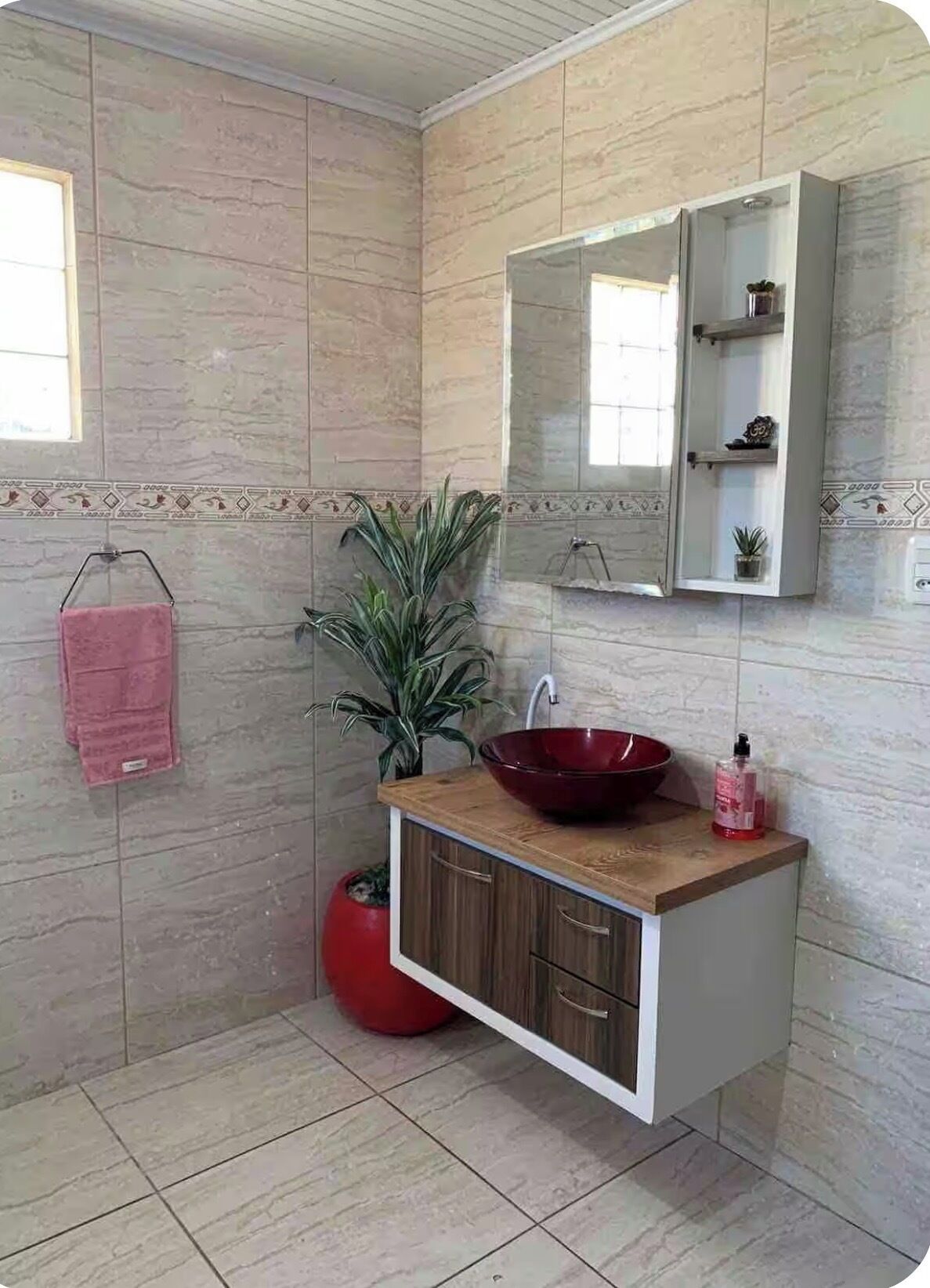 Dusche, Haartrockner, Handtücher