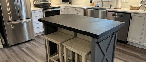Coffee/tea maker, fridge, microwave, oven