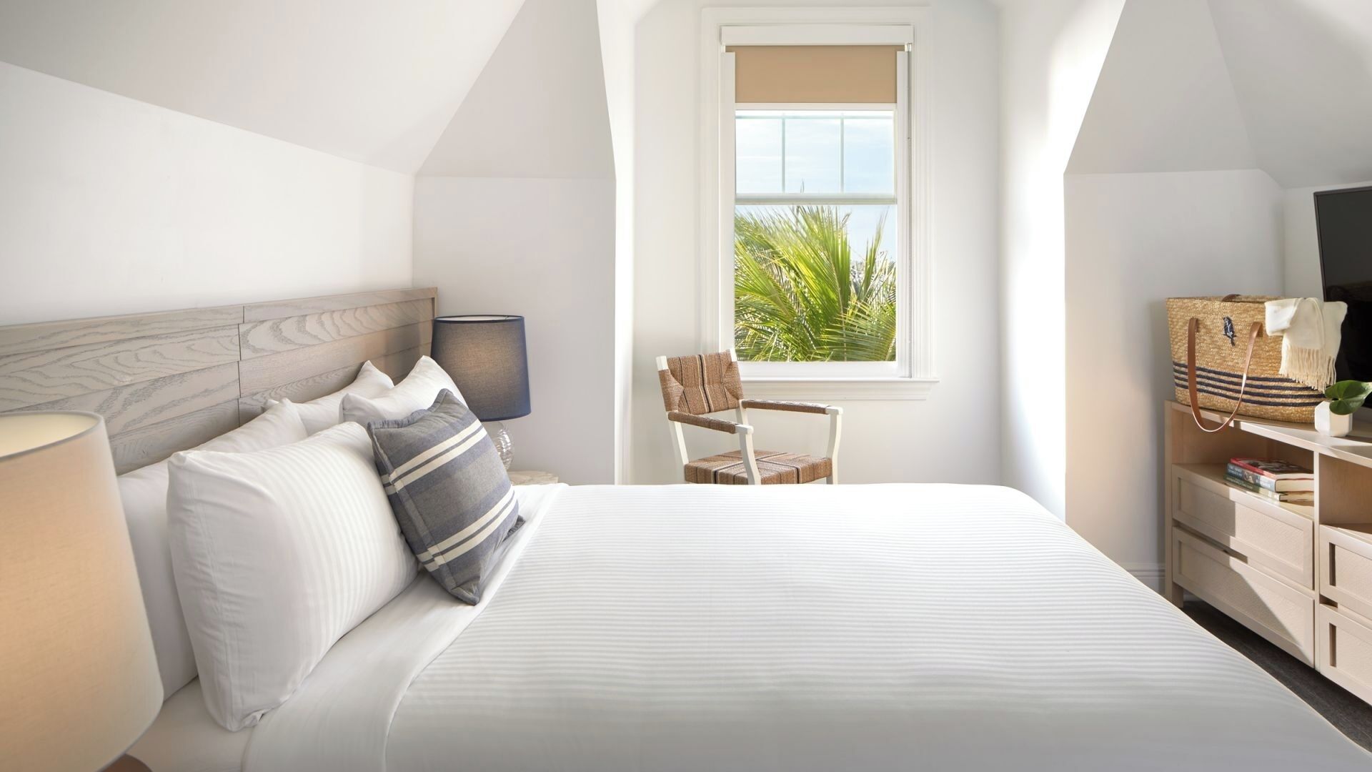 Pet Friendly Stay | Pool & Beach Access| Parking | Near Southernmost Point- 2 Mi - Key West, FL