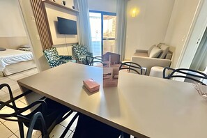 Appartement Deluxe, balcon, vue plage | Restauration
