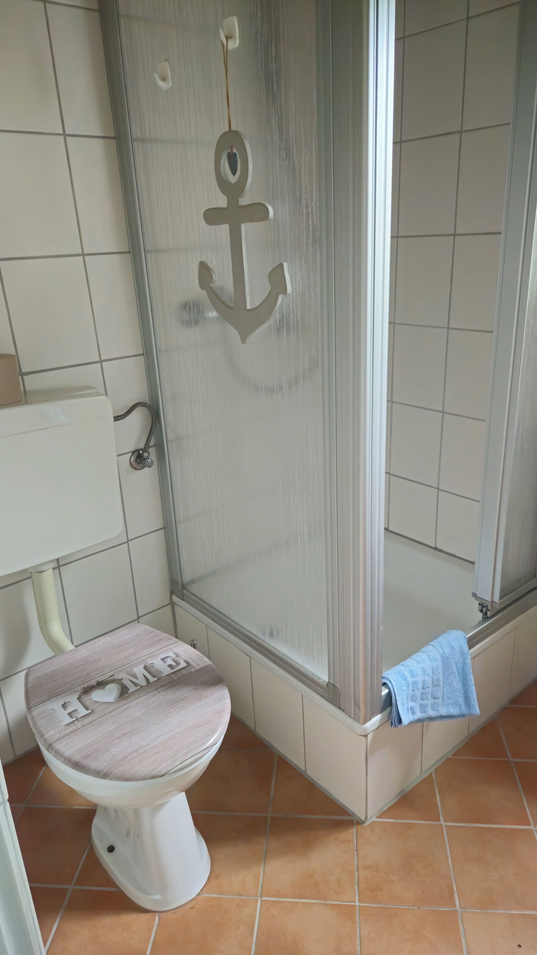 Dusche, Handtücher, Toilettenpapier
