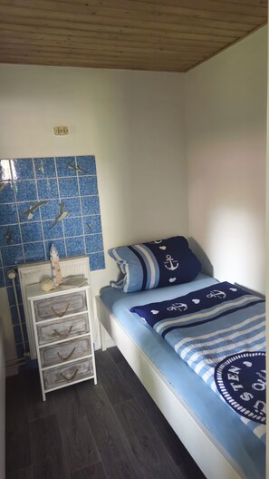 WiFi, bed sheets
