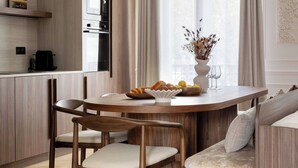 Apartment | Dining - Luxury Apartment / AC - 4br/ 8P - Bastille (Paris)