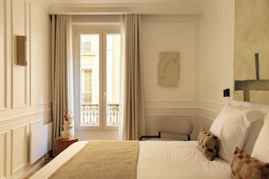 4 bedrooms, laptop workspace, iron/ironing board, bed sheets - Luxury Apartment / AC - 4br/ 8P - Bastille (Paris)