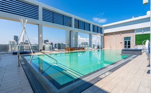 Piscina a l'aire lliure i piscina climatitzada 