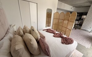 Iron/ironing board, WiFi, bed sheets, wheelchair access - CD1608 - Downtown Loft with Pool, Gym and City Views in Miami (Miami Beach)