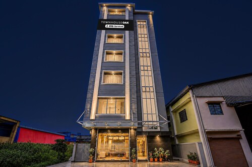 Deluxe Annapurna Banquet & Inn
