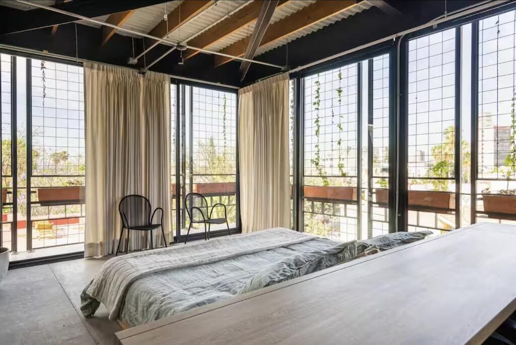 Departamento, balcón, vista a la ciudad | Escritorio, tabla de planchar con plancha y wifi gratis 