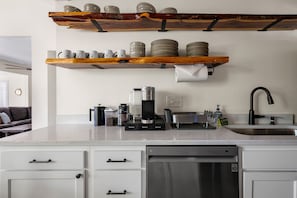 Private kitchen - Blackbeard's-Schooner • 12 Beds • 500ft to Beach • Beautiful Patio (Folly Beach)