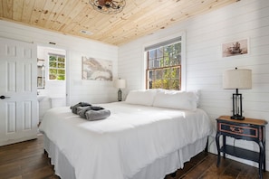 Iron/ironing board, Internet, bed sheets - Blackbeard's-Schooner • 12 Beds • 500ft to Beach • Beautiful Patio (Folly Beach)