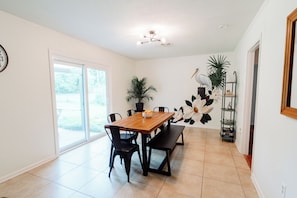 Dining - Kick back at Magnolia Hideaway—Central & Cozy Home 10-Minutes from LSU (Baton Rouge)