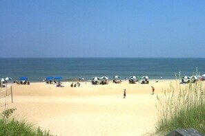 Beach - Oceanfront - One Bedroom unit in OBBC1 Resort,Ground floor easy access to beach (Kill Devil Hills)
