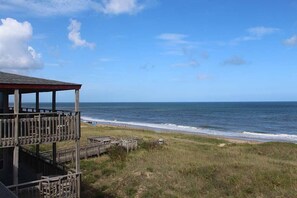 Beach - Oceanfront - One Bedroom unit in OBBC1 Resort,Ground floor easy access to beach (Kill Devil Hills)