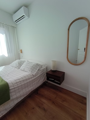 Iron/ironing board, WiFi, bed sheets - Cozy and bright apartment in Chamberí (Madrid)