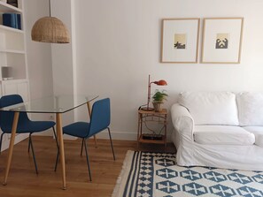 Living area - Cozy and bright apartment in Chamberí (Madrid)
