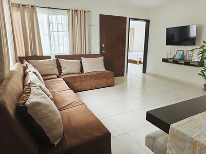 3-bedroom DePa, 3 minutes from the airport, for 8 people
