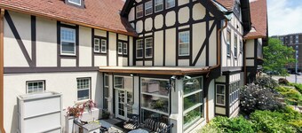Gorgeous 9-bedroom historic estate with AC in vibrant Detroit