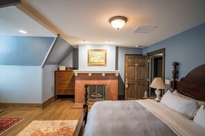 9 bedrooms, iron/ironing board, WiFi (free) - Gorgeous 9-bedroom historic estate with AC in vibrant Detroit (Detroit)