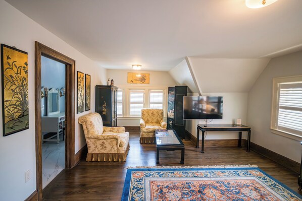 Smart TV - Gorgeous 9-bedroom historic estate with AC in vibrant Detroit (Detroit)