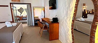 OASIS ATINS HOTEL BOUTIQUE