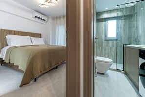 2 bedrooms, iron/ironing board, free WiFi, bed sheets - Modern Apartment Near Metro & Mall (Ilioupoli)