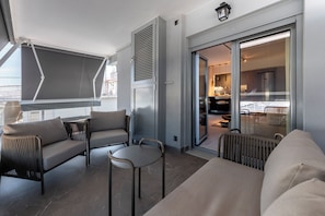 Smart TV - Modern Apartment Near Metro & Mall (Ilioupoli)
