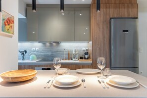 Private kitchen - Modern Apartment Near Metro & Mall (Ilioupoli)