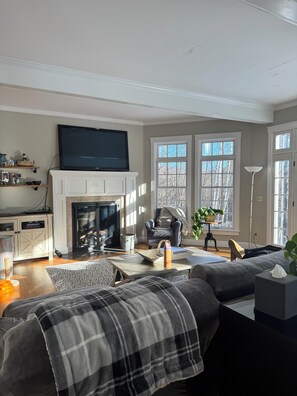 Living area - Killington Home, perfect for Hikers, Bikers, & skiers. Sits on 13 private acres (Killington)
