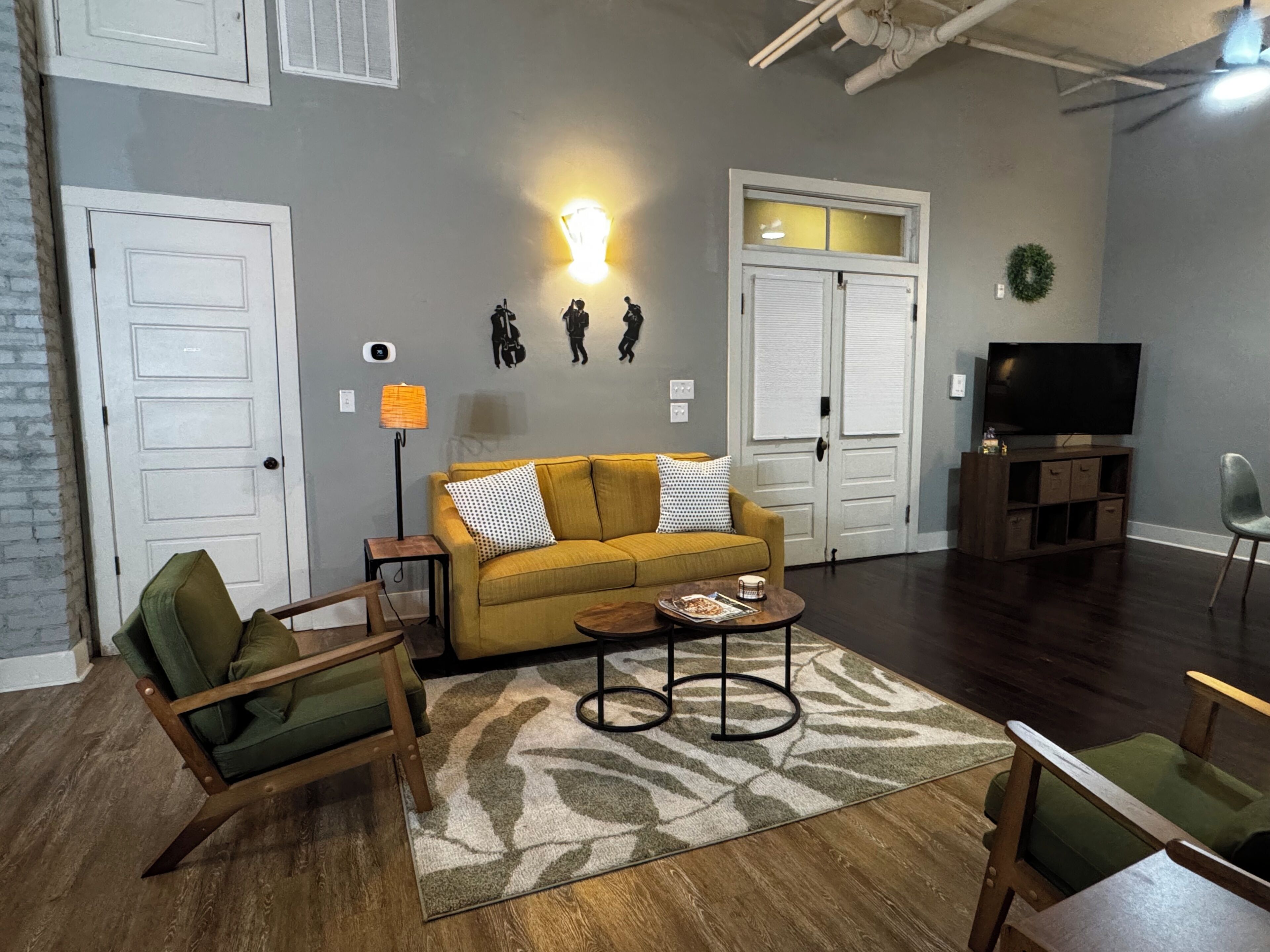 Brass & Beads Downtown Condo On The Mardi Gras Route & Near Cruise Port - Mobile, AL