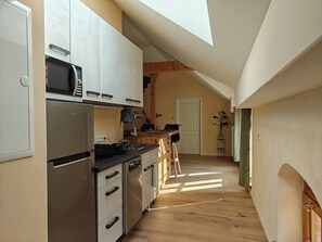 Apartment | Eigene Küche | Wasserkocher mit Kaffee-/Teezubehör, Kühlschrank, Mikrowelle, Ofen