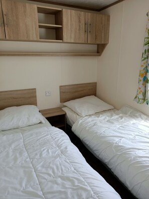 Room - Cozy 4-person mobile home, child- and dog-friendly, fenced in (Wemeldinge)